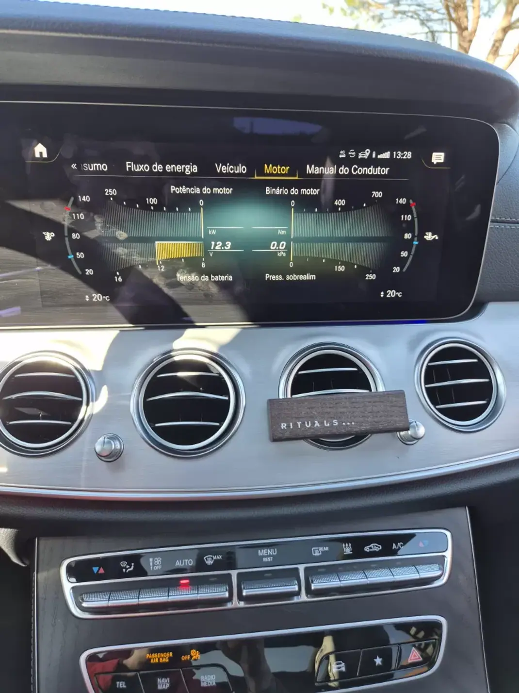 Mercedes-Benz E 300 2022 - 40000 EUR, 157000 km - AUTO.MOTO.pt - 157000km - foto 21 de 41
