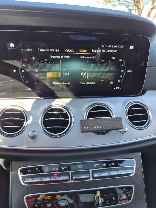 Mercedes-Benz E 300 2022 - 40000 EUR, 157000 km - AUTO.MOTO.pt - 157000km - foto 21 de 41