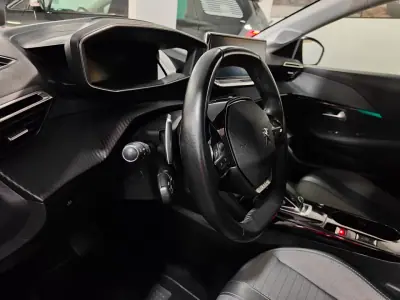 Peugeot 208 2019 - 14500 EUR, 90000 km - AUTO.MOTO.pt - 90000km - foto 46 de 60