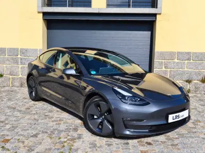 Tesla Model 3 2022 - 32490 EUR, 94549 km - foto 2 de 23