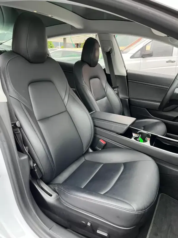 Tesla Model 3 2020 - 23000 EUR, 81000 km - AUTO.MOTO.pt - 81000km - foto 12 de 17