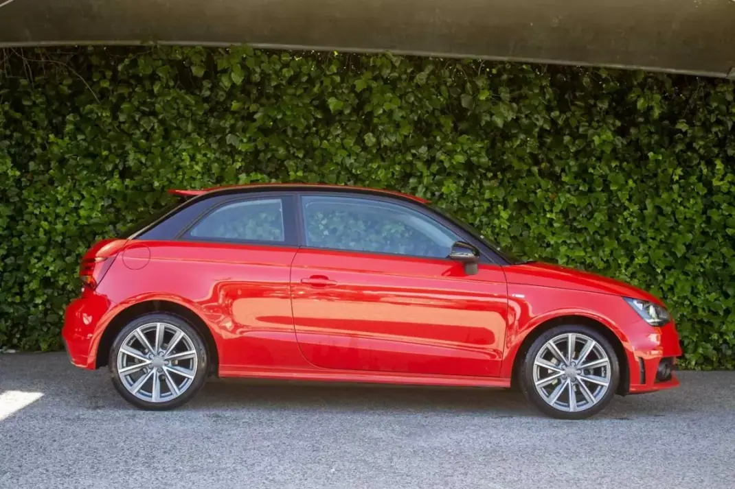 Audi A1 2014 - 12900 EUR, 154000 km - AUTO.MOTO.pt - 154000km - foto 6 de 16