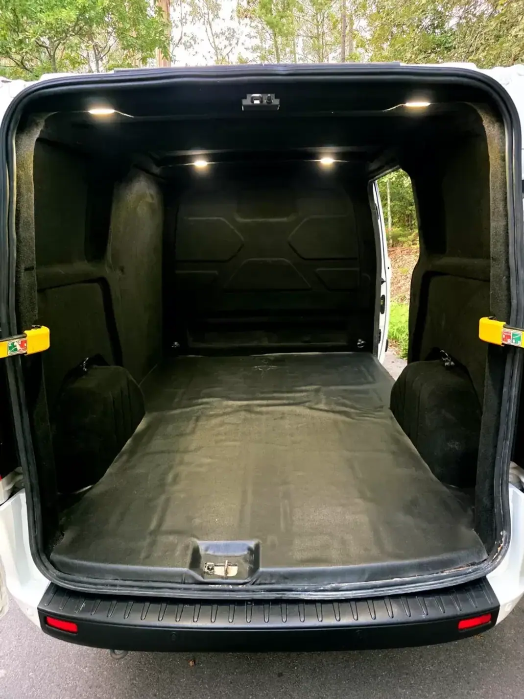 Ford Transit Custom 2020 - 16990 EUR, 142000 km - 142000km - foto 32 de 33