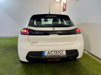 Peugeot 208 2020 - 11900 EUR, 177000 km - AUTO.MOTO.pt - 177000km - foto 7 de 28