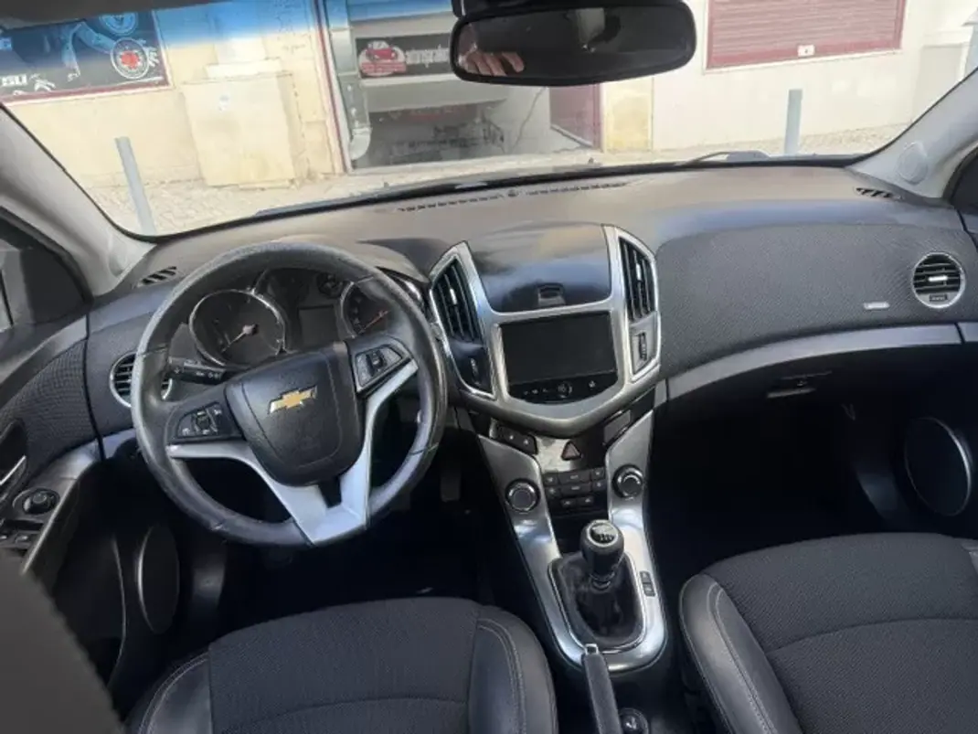 Chevrolet Cruze 2013 - 6800 EUR, 166000 km - AUTO.MOTO.pt - 166000km - foto 16 de 31