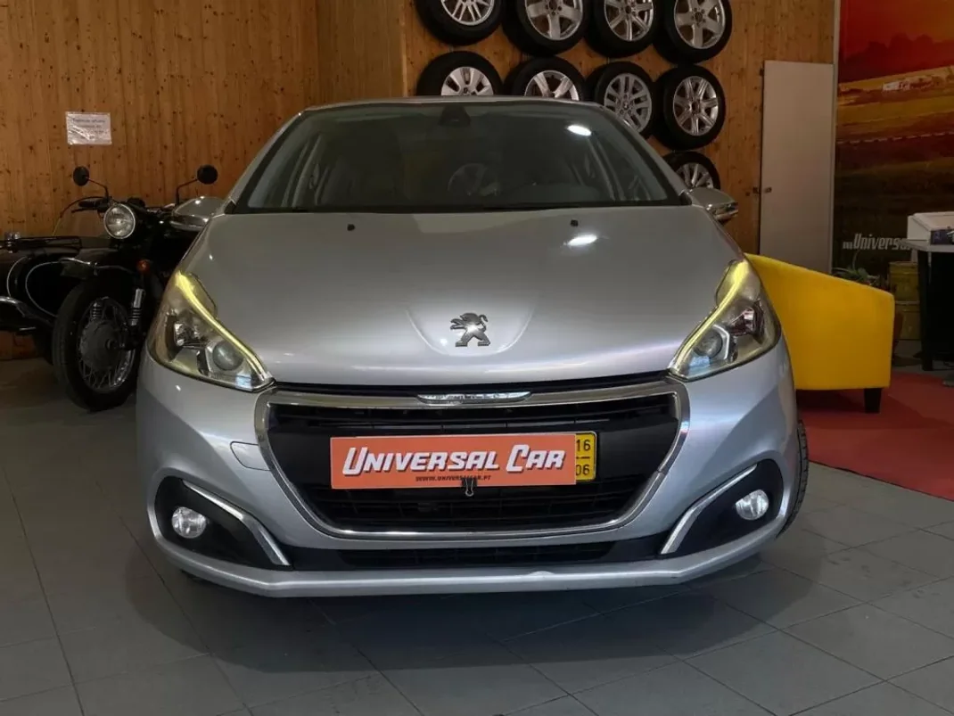 Peugeot 208 2016 - 10900 EUR, 139000 km - AUTO.MOTO.pt - 139000km - foto 2 de 17