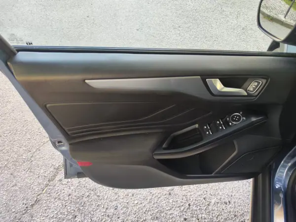 Ford Focus SW 2019 - 12980 EUR, 149000 km - AUTO.MOTO.pt - 149000km - foto 25 de 44