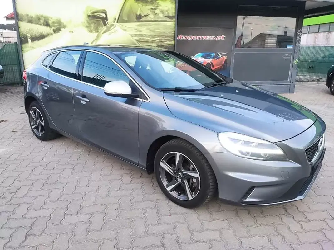 Volvo V40 2018 - 17500 EUR, 185000 km - AUTO.MOTO.pt - 185000km - foto 15 de 28