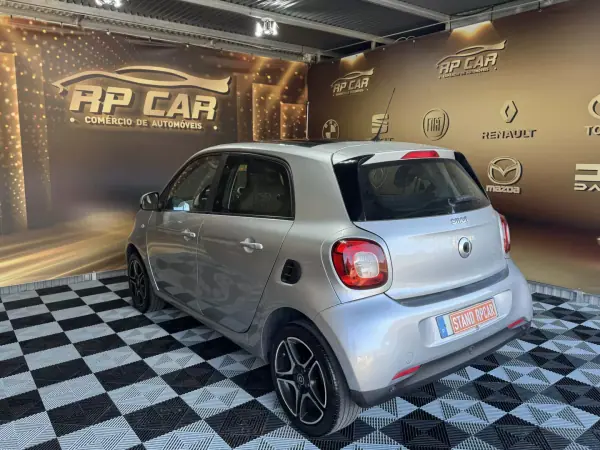 Smart ForFour 2015 - 9490 EUR, 152000 km - AUTO.MOTO.pt - 152000km - foto 8 de 15