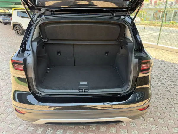 Volkswagen T-Cross 2023 - 22900 EUR, 49424 km - AUTO.MOTO.pt - 49424km - foto 16 de 17