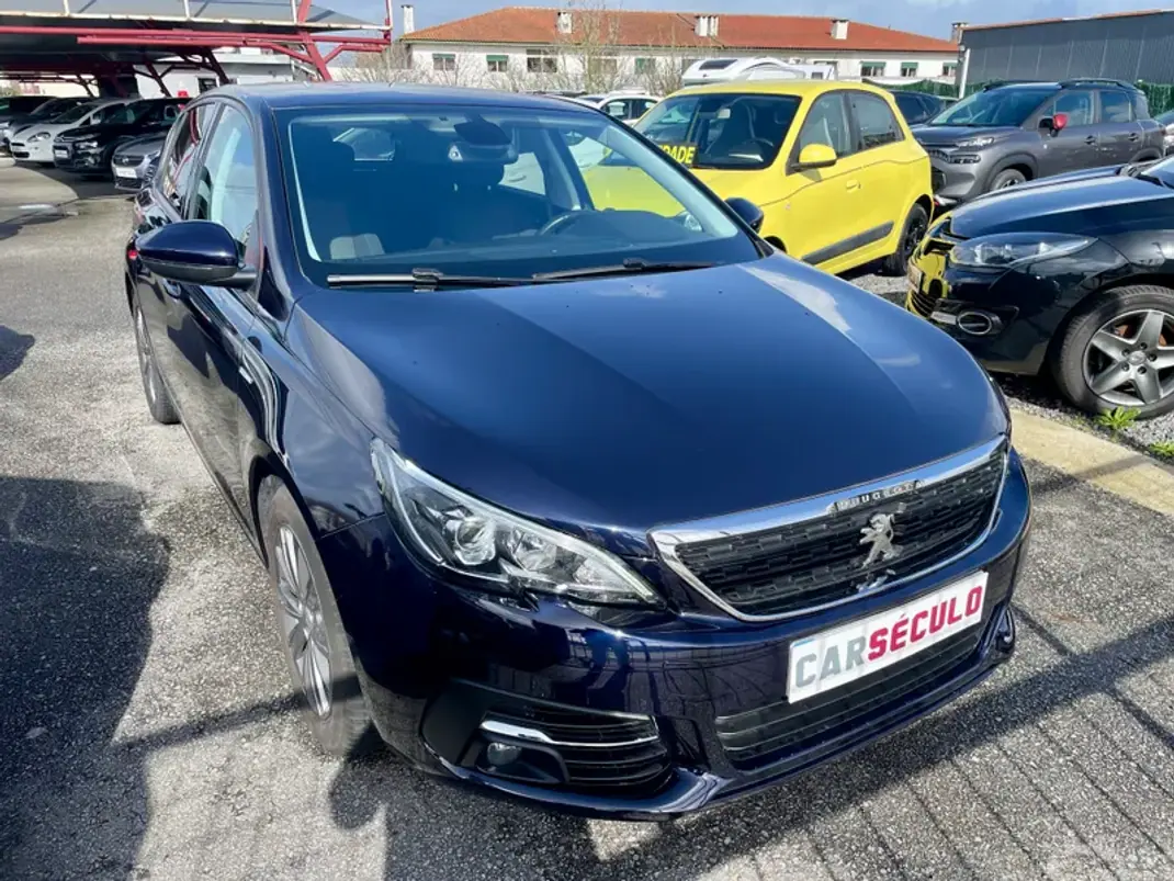 Peugeot 308 2020 - 13750 EUR, 62618 km - AUTO.MOTO.pt - 62618km - foto 1 de 26