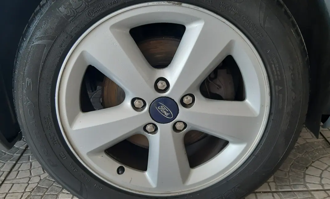 Ford Focus SW 2007 - 5500 EUR, 174000 km - AUTO.MOTO.pt - 174000km - foto 13 de 15