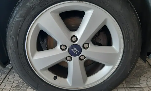 Ford Focus SW 2007 - 5500 EUR, 174000 km - AUTO.MOTO.pt - 174000km - foto 13 de 15