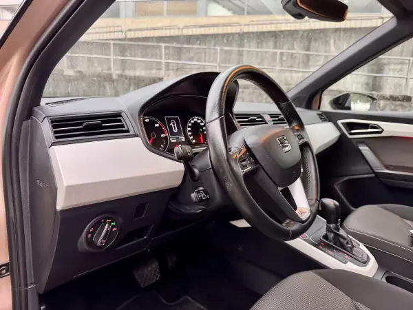 SEAT Arona 2018 - 18500 EUR, 136000 km - AUTO.MOTO.pt - 136000km - foto 23 de 28