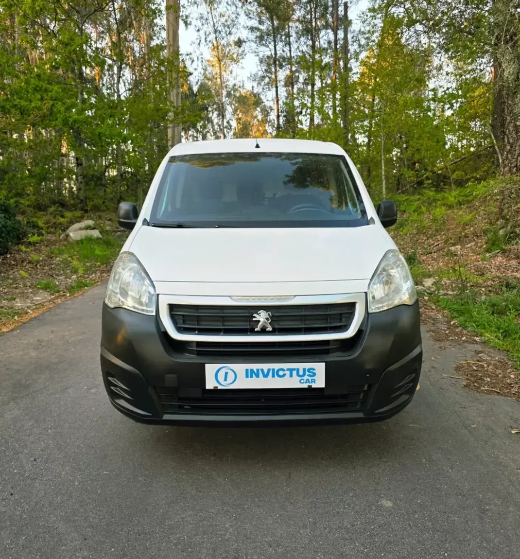 Peugeot Partner 2016 - 9990 EUR, 176000 km - AUTO.MOTO.pt - 176000km - foto 5 de 24