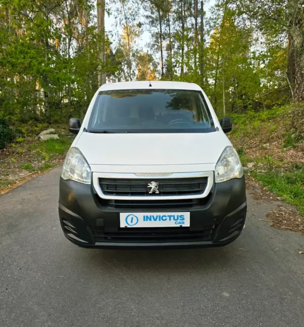 Peugeot Partner 2016 - 9990 EUR, 176000 km - AUTO.MOTO.pt - 176000km - foto 5 de 24