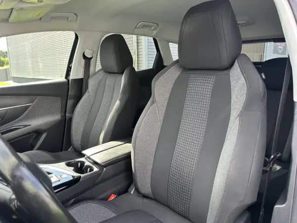 Peugeot 3008 2020 - 14900 EUR, 200000 km - AUTO.MOTO.pt - 200000km - foto 24 de 54