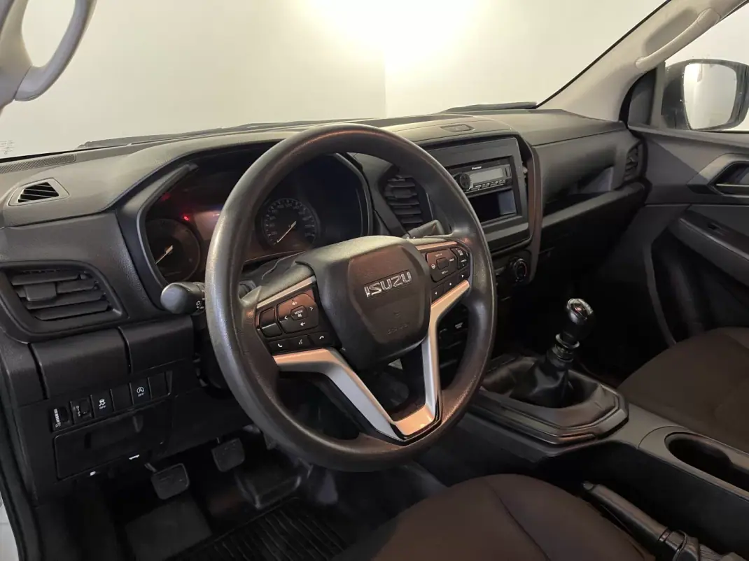 Isuzu D-Max 2023 - 32950 EUR, 32000 km - AUTO.MOTO.pt - 32000km - foto 15 de 26
