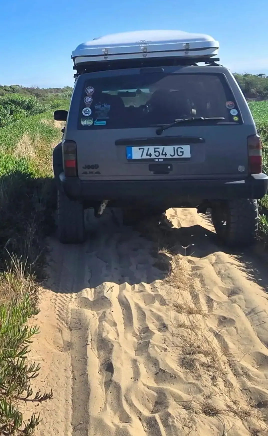 Jeep Cherokee 1997 - 12000 EUR, 250000 km - 250000km - foto 9 de 11