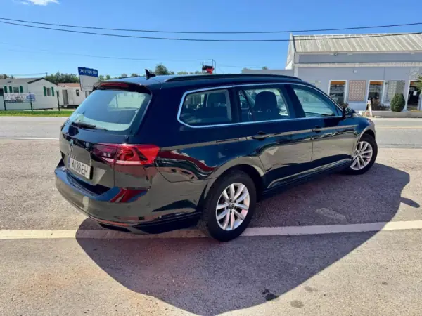 Volkswagen Passat Variant 2021 - 24950 EUR, 123074 km - AUTO.MOTO.pt - 123074km - foto 2 de 10