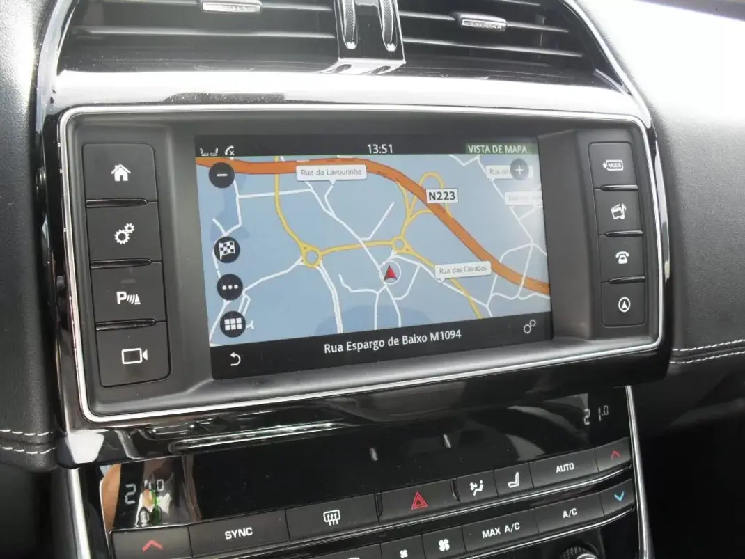 Jaguar XE 2017 - 25950 EUR, 59977 km - 59977km - foto 25 de 35