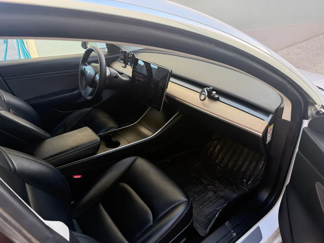 Tesla Model 3 2019 - 22900 EUR, 154000 km - 154000km - foto 6 de 8