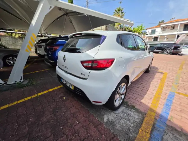 Renault Clio 1.0 TCe Limited 2016 Petrol — 100 500 km Renault Clio 1.0 TCe Limited 2016 Petrol