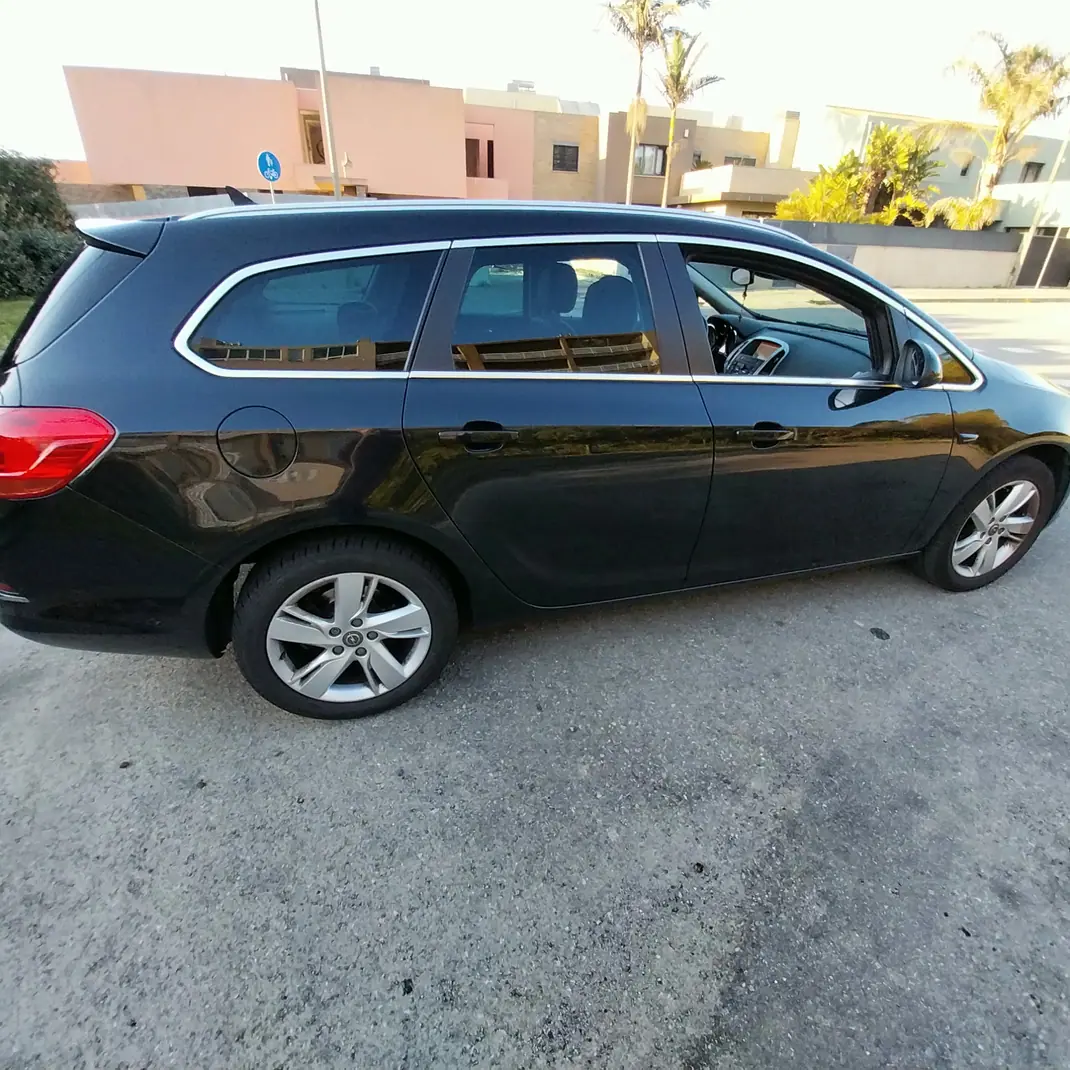 Opel Astra Sports Tourer 2015 - 7500 EUR, 168000 km - AUTO.MOTO.pt - 168000km - foto 1 de 15