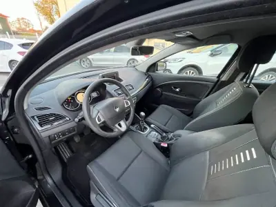 Renault Mégane 2011 - 6750 EUR, 234000 km - AUTO.MOTO.pt - 234000km - foto 23 de 34