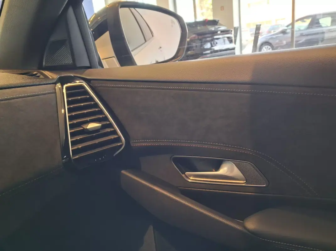DS DS7 2022 - 27750 EUR, 56750 km - 56750km - foto 32 de 36