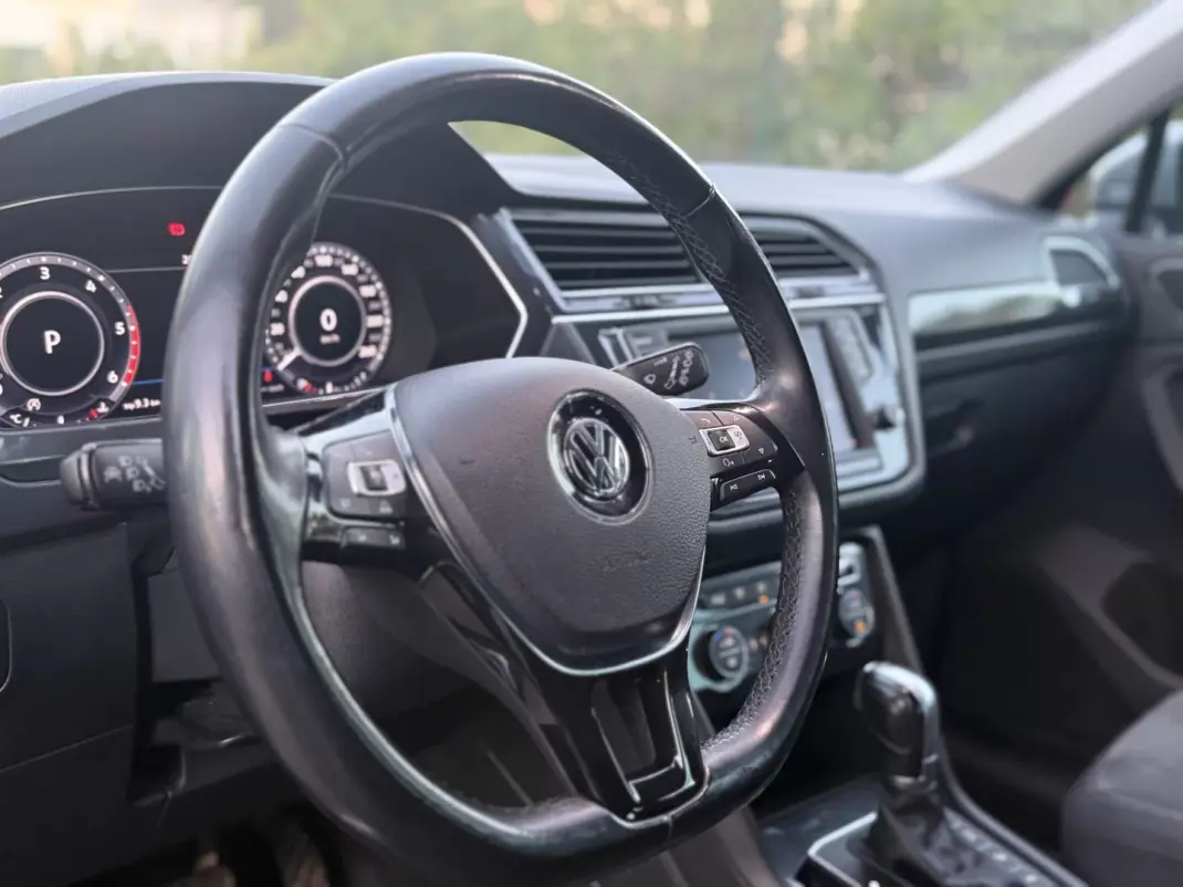Volkswagen Tiguan 2017 - 22699 EUR, 120000 km - AUTO.MOTO.pt - 120000km - foto 22 de 26