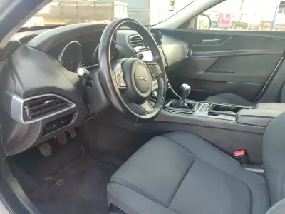 Jaguar XE 2016 - 15900 EUR, 120000 km - AUTO.MOTO.pt - 120000km - foto 13 de 22
