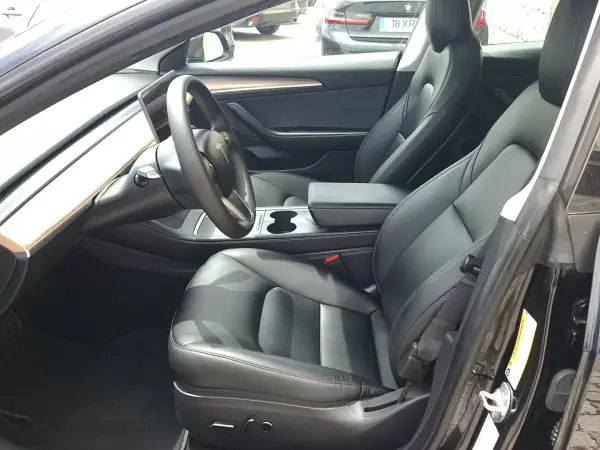 Tesla Model 3 2022 - 32490 EUR, 88297 km - AUTO.MOTO.pt - 88297km - foto 9 de 19