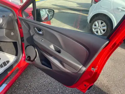 Renault Clio 2017 - 11950 EUR, 94905 km - AUTO.MOTO.pt - 94905km - foto 25 de 27