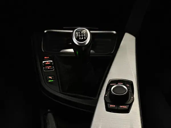 BMW 318 2012 - 16990 EUR, 173500 km - AUTO.MOTO.pt - 173500km - foto 32 de 35
