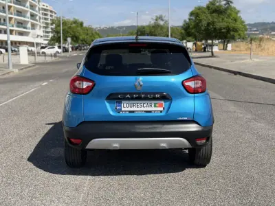 Renault Captur 2017 - 12995 EUR, 103000 km - AUTO.MOTO.pt - 103000km - foto 6 de 38