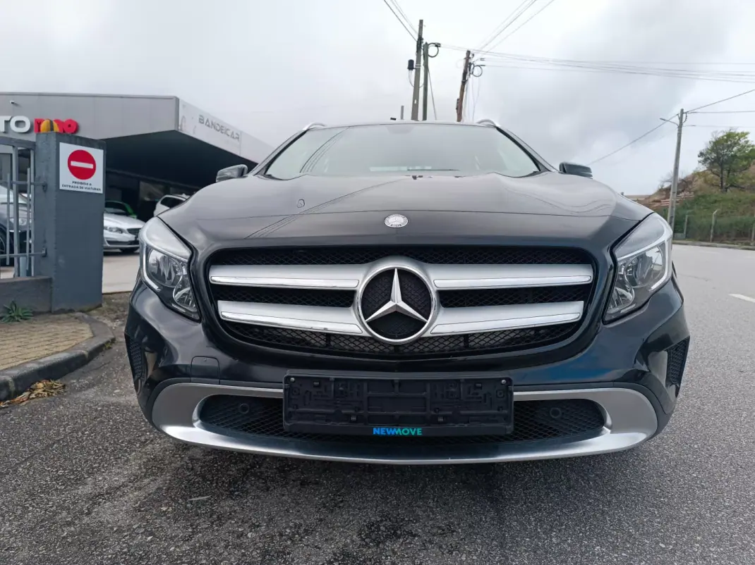 Mercedes-Benz GLA 180 2015 - 22500 EUR, 120000 km - AUTO.MOTO.pt - 120000km - foto 5 de 28