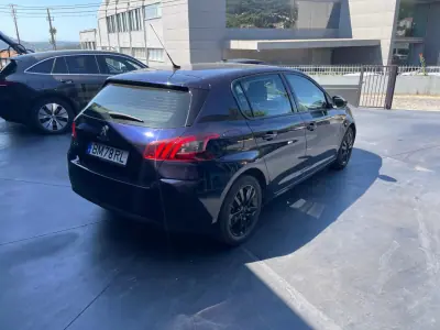 Peugeot 308 2019 - 11900 EUR, 181000 km - AUTO.MOTO.pt - 181000km - foto 5 de 13