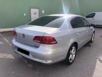 Volkswagen Passat 2014 - 12750 EUR, 140000 km - AUTO.MOTO.pt - 140000km - foto 3 de 7
