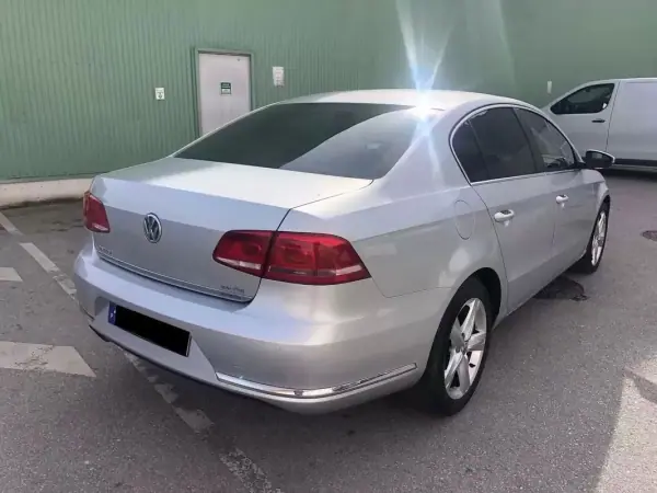 Volkswagen Passat 2014 - 12999 EUR, 140000 km - AUTO.MOTO.pt - 140000km - foto 3 de 7
