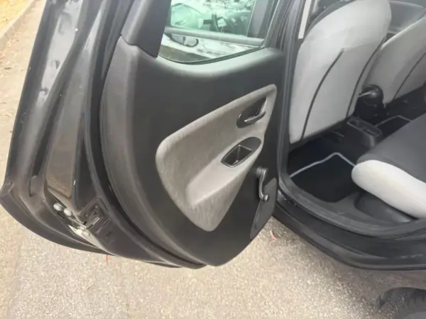 Lancia Ypsilon 2013 - 5990 EUR, 135000 km - AUTO.MOTO.pt - 135000km - foto 13 de 26