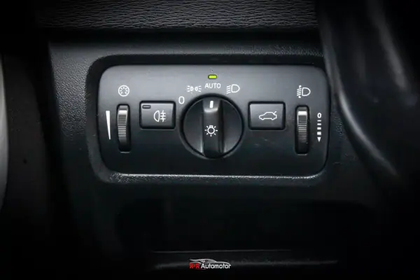 Volvo V40 2015 - 12900 EUR, 175000 km - AUTO.MOTO.pt - 175000km - foto 25 de 26