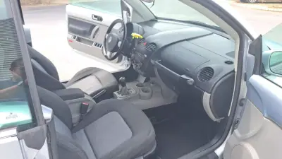 Volkswagen New Beetle Cabriolet 2004 - 9890 EUR, 127830 km - AUTO.MOTO.pt - 127830km - foto 39 de 48
