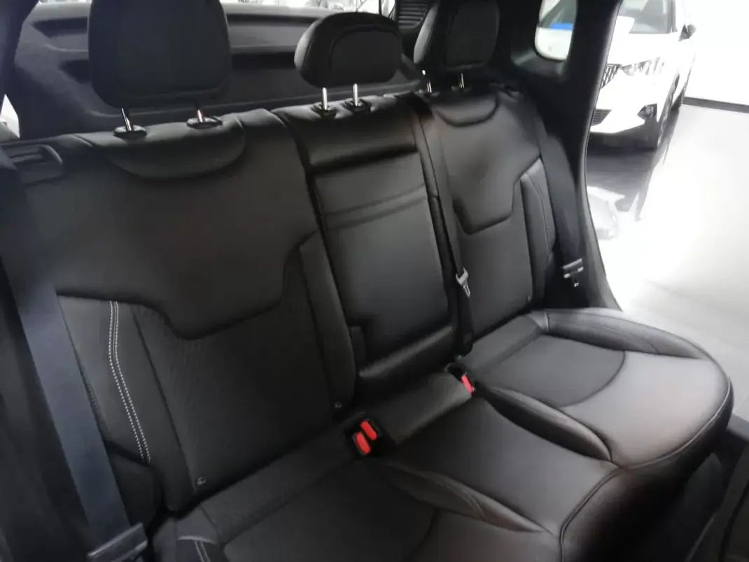 Jeep Compass 2021 - 20900 EUR, 100000 km - AUTO.MOTO.pt - 100000km - foto 21 de 40