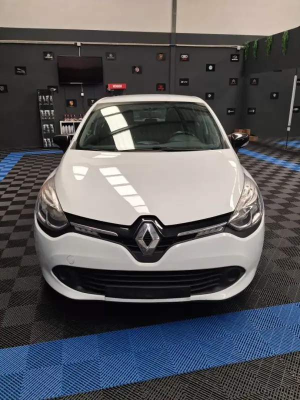 Renault Clio 2016 - 8990 EUR, 105872 km - AUTO.MOTO.pt - 105872km - foto 2 de 15