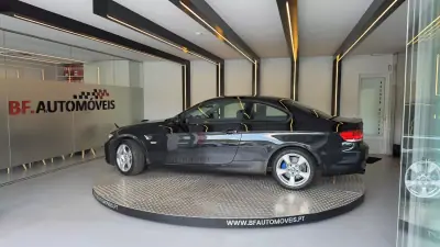 BMW 320 2007 - 10900 EUR, 279640 km - AUTO.MOTO.pt - 279640km - foto 15 de 56