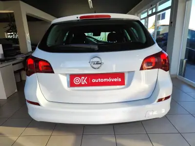 Opel Astra Sports Tourer 2011 - 6750 EUR, 226000 km - AUTO.MOTO.pt - 226000km - foto 9 de 37