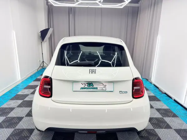 Fiat 500e 2023 - 12999 EUR, 26000 km - AUTO.MOTO.pt - 26000km - foto 7 de 21