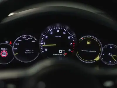 Porsche Panamera Sport Turismo 2019 - 69990 EUR, 80000 km - AUTO.MOTO.pt - 80000km - foto 17 de 23