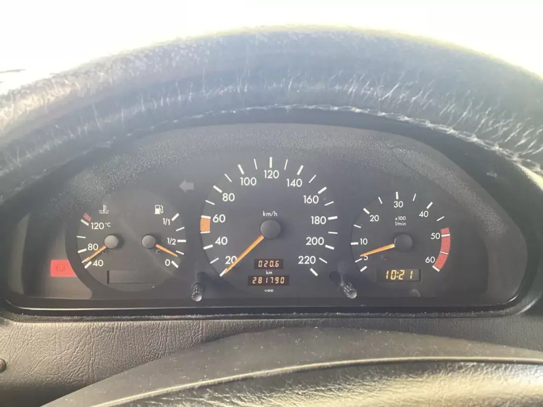 Mercedes-Benz C 200 1994 - 3990 EUR, 281790 km - AUTO.MOTO.pt - 281790km - foto 5 de 9